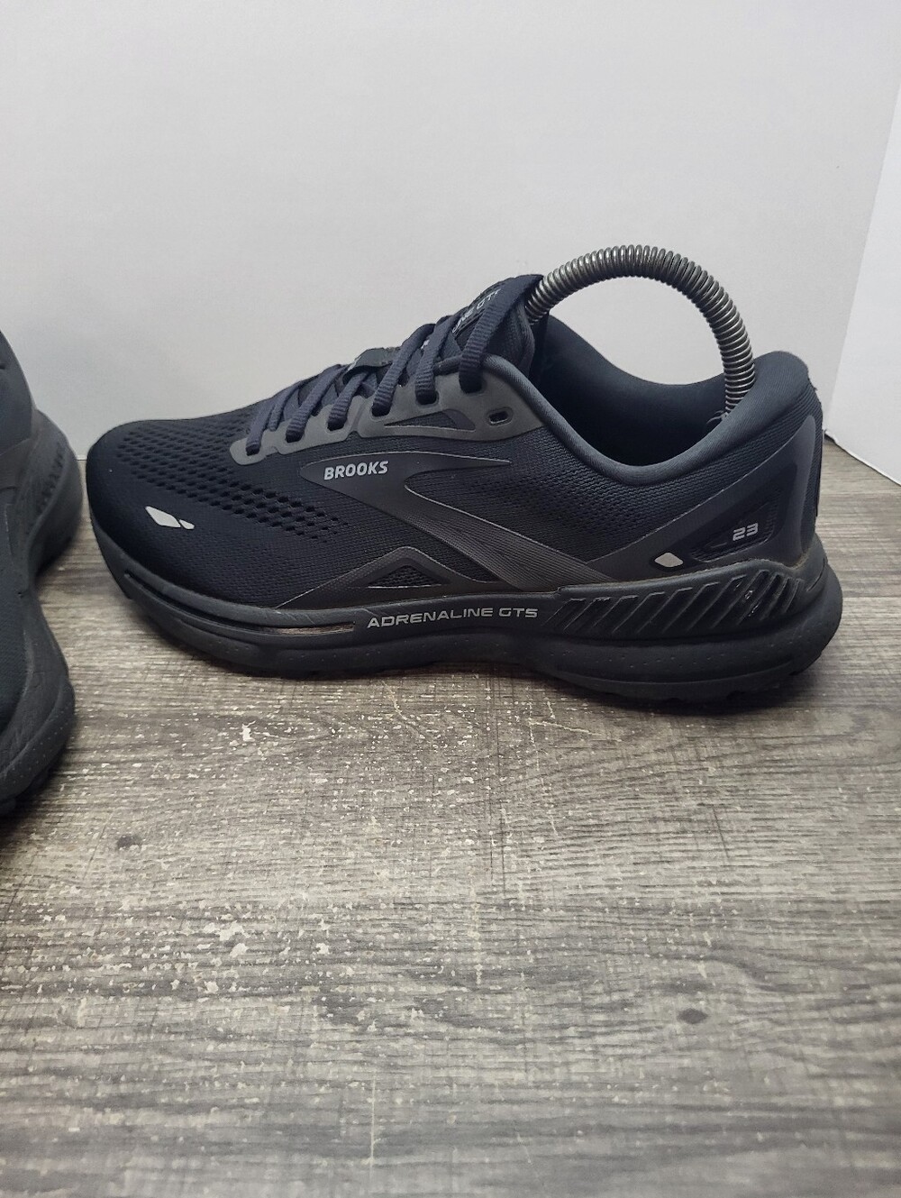 Brooks Adrenaline GTS 23 Triple Black Running Shoes Women's Size 9 D Wide - Picture 2 of 10
